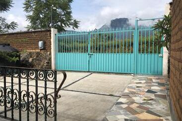 Paradise Hotel Boutique & Lounge