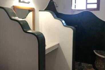 Paradise Hotel Boutique & Lounge