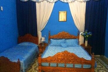 تختخواب و صبحانه Hostal Calle Real