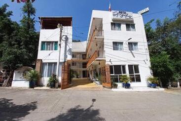 هتل کپسول ángelus   Boutique