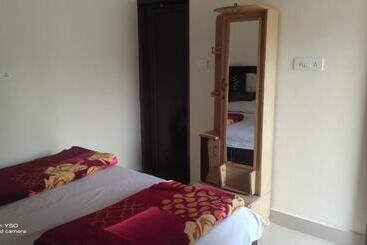 Отель Om Som Home Stay Hill View Yamunotri Road