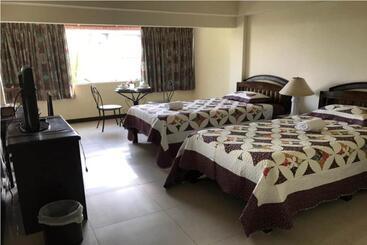 호텔 Oyo 903 Madame Kim Hostel