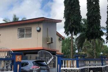 پانسیون Lucia Guest House Lungi