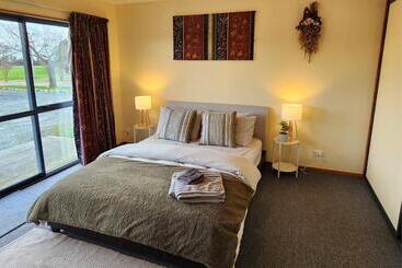 بنسيون Paddock To Hutt