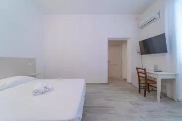Huoneistohotelli Brorent Michela Coastl Rooms