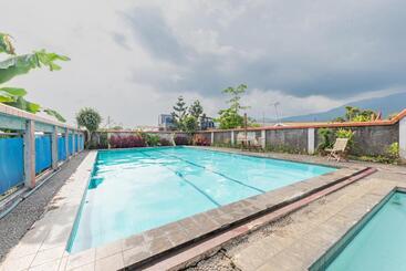 호텔 Reddoorz At House Of Dirga Cisarua Puncak