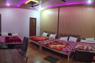 Hotel Trishul Inn