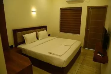 Hotel West Gate Airport Residency