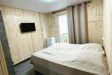 پانسیون Sun House 2023