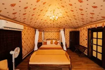 Resort The Raj Vasa