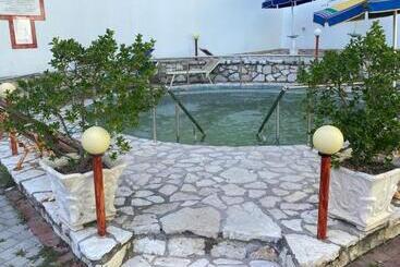 Szálloda Kurativ Vathi Idrizi