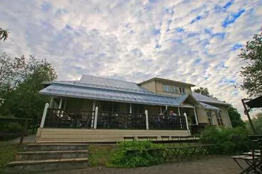 تختخواب و صبحانه Villa Huvila