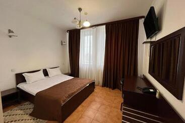 Hotel готельно офісний комплекс Liz