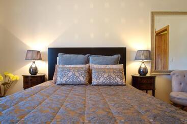 Solar De São Jacinto   Country House