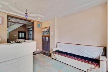 Отель Spot On Sonika