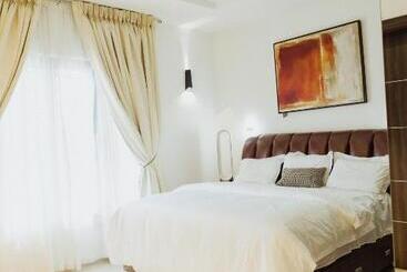 هتل آپارتمان Zencasa Ng