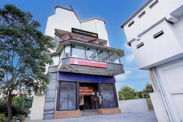 Townhouse Oak Clock Tower Formerly Hotel Ambassador