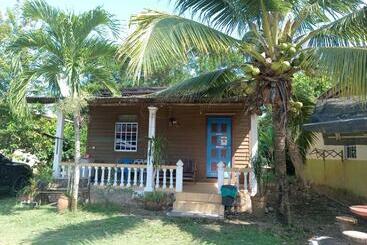 Pensió Oyo Home 90990 Sri Tempurung Homestay