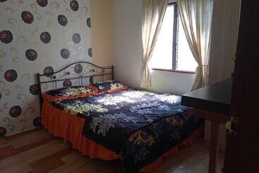 Pensió Oyo Home 90990 Sri Tempurung Homestay