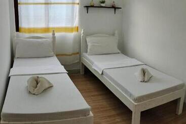 הוסטל Island Hop Inn