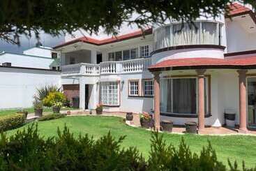 تختخواب و صبحانه La Aurora Hotel Like Home