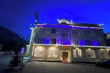 Bottleneck Hotel & Resturant