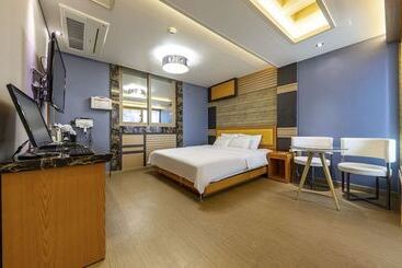 Motel Jinju Hotel Beach