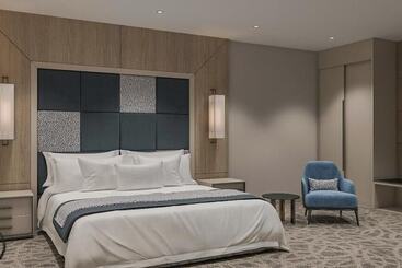 Skyline Hotel & Suites