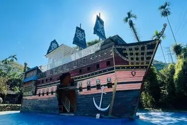 تختخواب و صبحانه Pirate