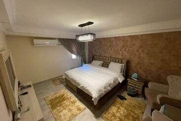 Mohandessin Royal Suites & Apartments