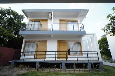 The White Oak Corbett Spa & Resort