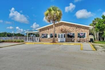 Dom wiejski Walk To Indian River From Pet Friendly Home!