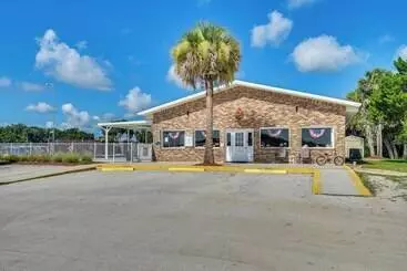 Mökkimajoitus Walk To Indian River From Pet Friendly Home!