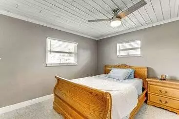コテージ Port Charlotte Abode W/ Heated Pool, Grill & Yard!