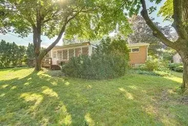 Mökkimajoitus Sinking Spring Home W/ Large Sunroom & Fire Pit!