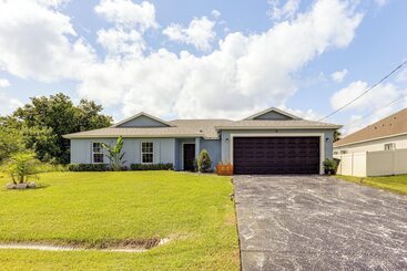 Mökkimajoitus Spacious & Centrally Located Port St Lucie Home!