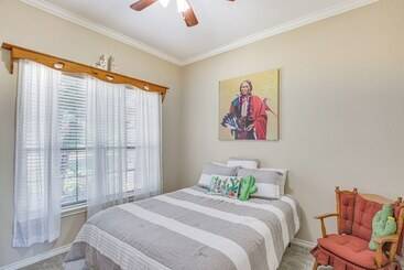 קוטג'' Sunny Stephenville Home W/ Pool: 4 Mi To Downtown