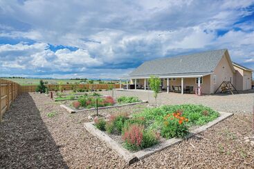 Mökkimajoitus Pet Friendly Monte Vista Home W/ Game Room!