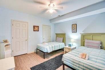 별장 Spacious Home In Hiawassee W/ Mountain Views!