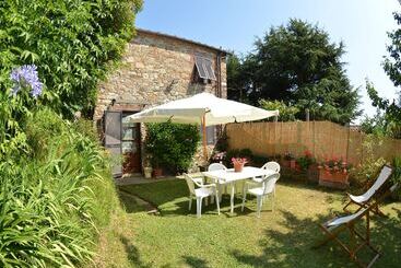 Cottage Stone House, Immersed In Nature With Fenced Garden And Private Pool