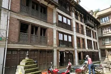 تختخواب و صبحانه Hiranya Guest House