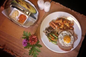 تختخواب و صبحانه Hiranya Guest House