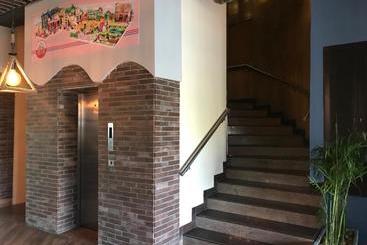 Apartamentos turísticos Pallavi West