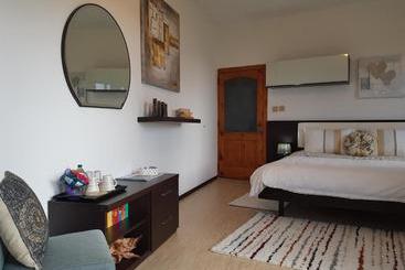 تختخواب و صبحانه Sunshine Court