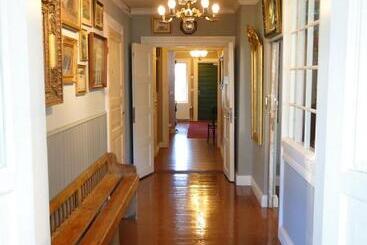 Hotel & Cafe Lanterna