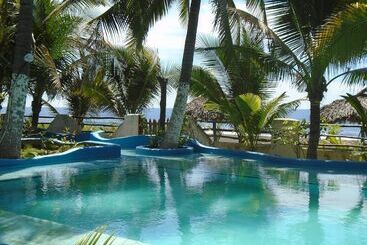 هتل Marbella Eco Lodge