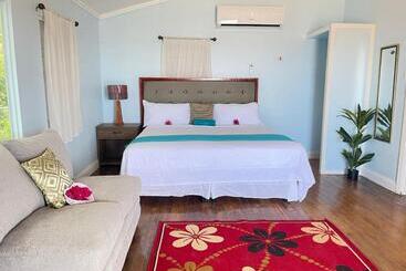 6 Villa Beachfront Resort Up To 12 Guests Or Individual Cabins