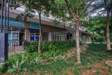 Hotel Oyo 94083 Apartemen Podomoro Golf View Victory Rooms