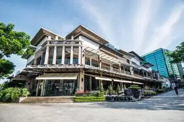 هتل آپارتمان Luxestaysmnl Parisian Charm 1br Suite Pool Gym 400mbps Wifi Netflix Amazing City View