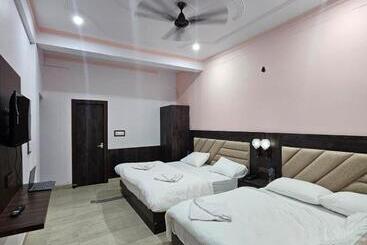 Отель Divine Place